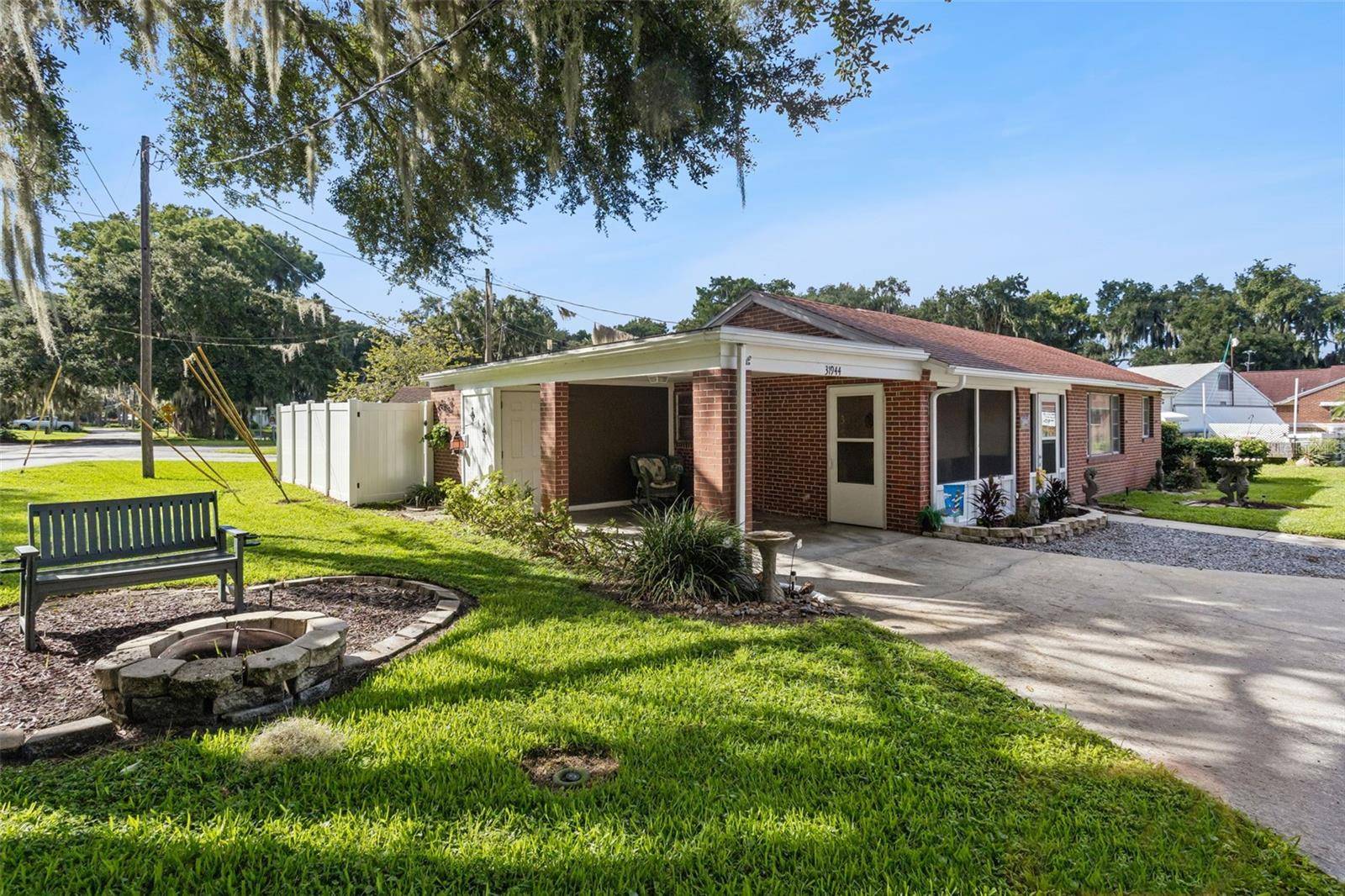 31944 ELIZABETH LN, Tavares, FL 32778