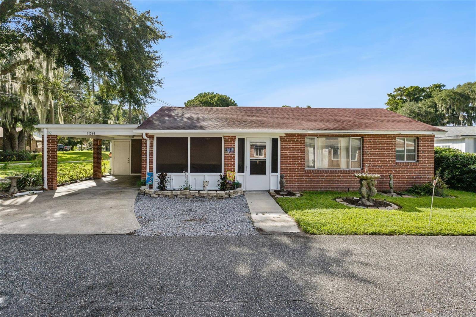 31944 ELIZABETH LN, Tavares, FL 32778