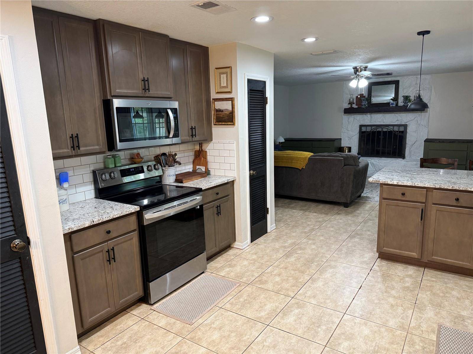 124 N POINTE DR, Auburndale, FL 33823
