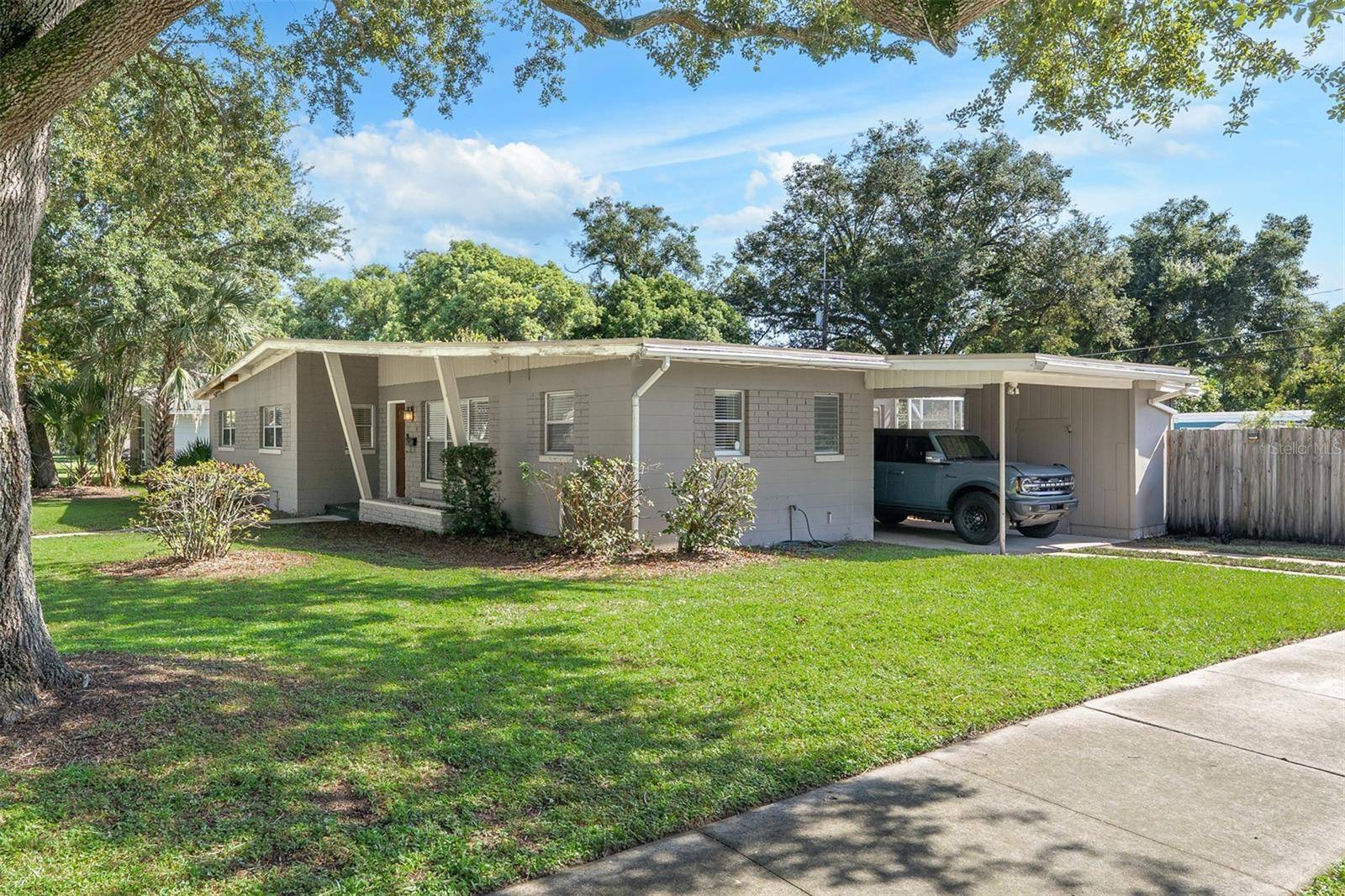 1209 S CRYSTAL LAKE DR, Orlando, FL 32806