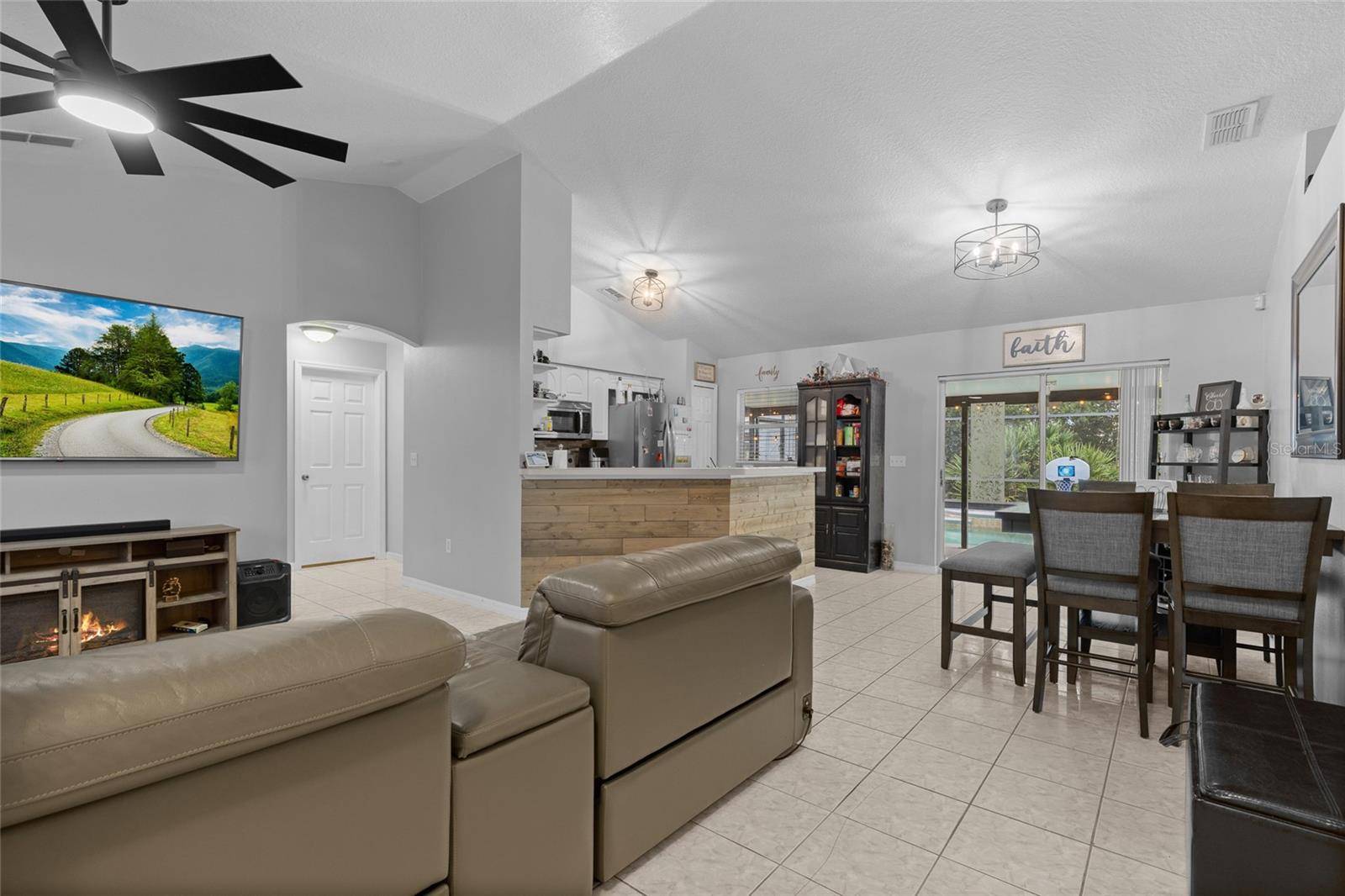 2440 AINSWORTH AVE, Deltona, FL 32738