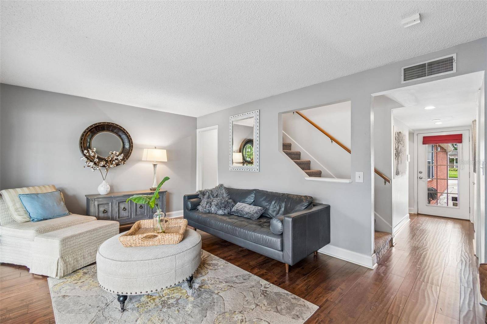 111 S LAUBER WAY #B, Tampa, FL 33609