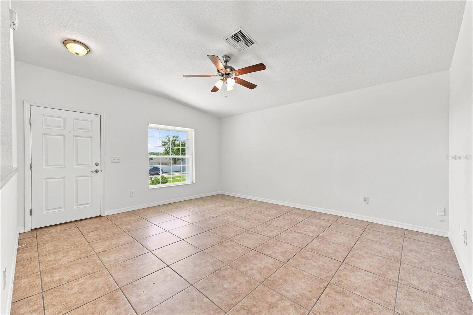 37150 HIGHLAND BLUFF CIR, Dade City, FL 33523