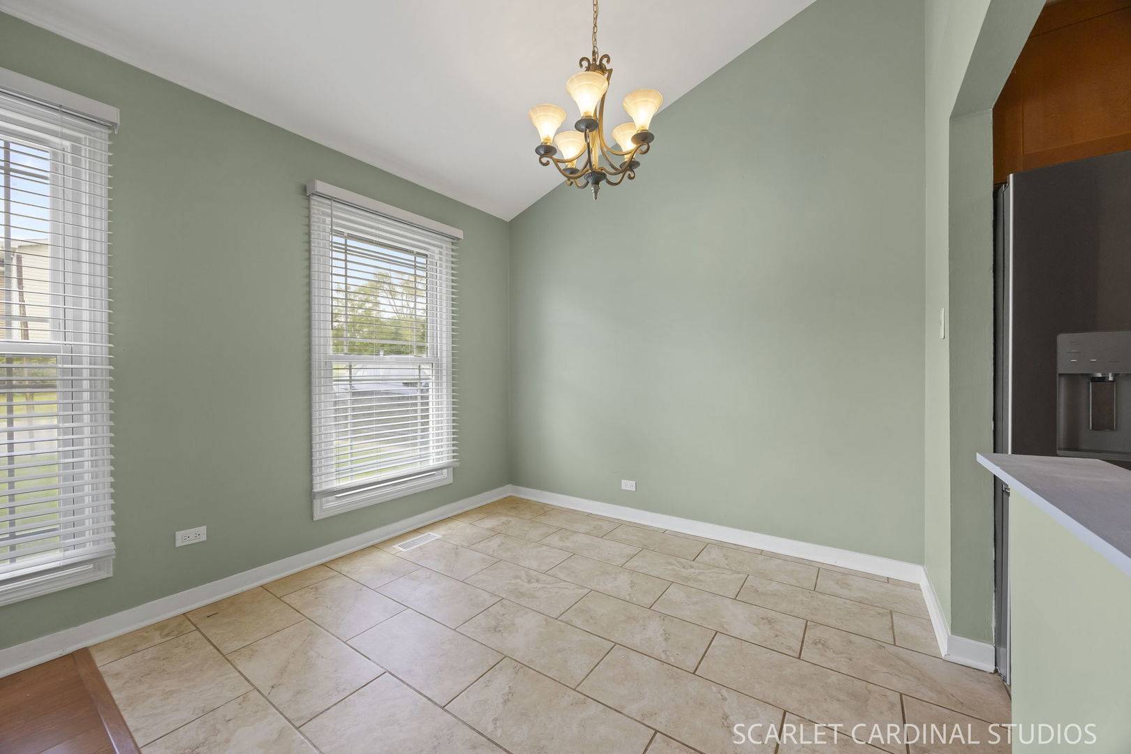 376 Thorncliffe DR, Glendale Heights, IL 60139