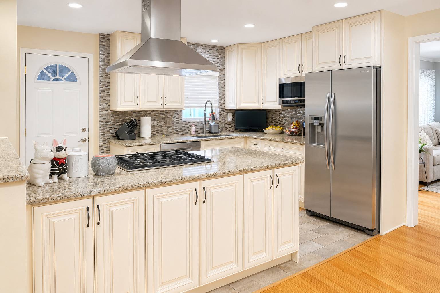 20 W Division ST, Villa Park, IL 60181