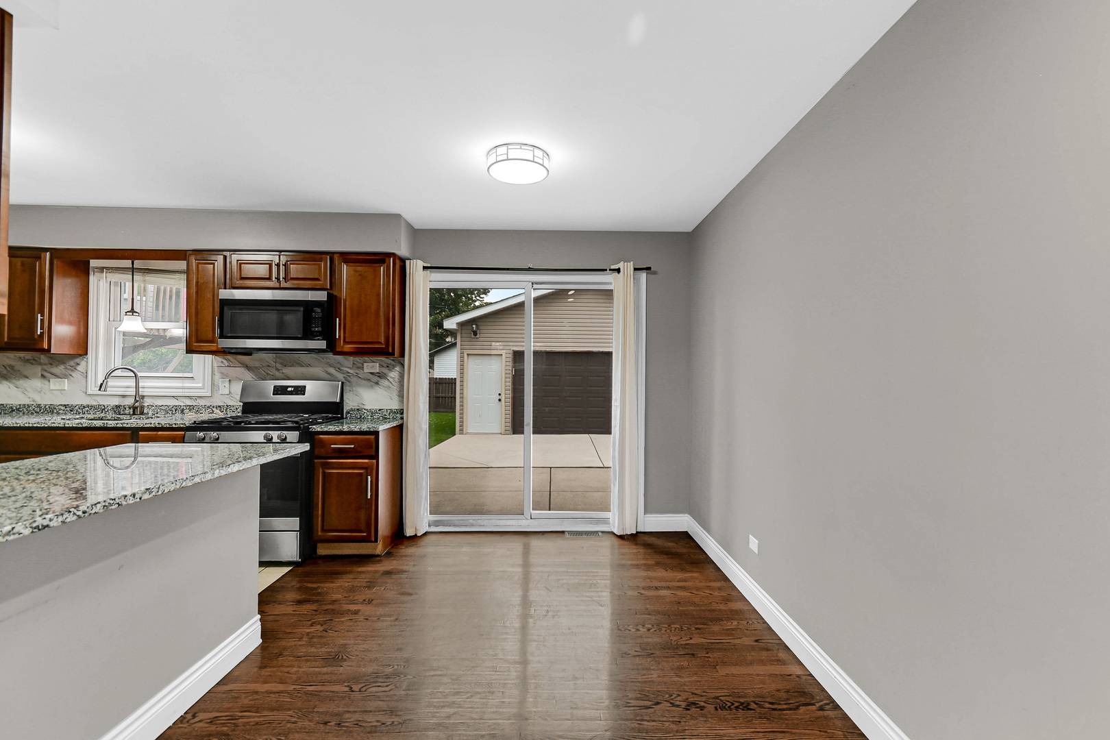 4340 Mann ST, Oak Forest, IL 60452