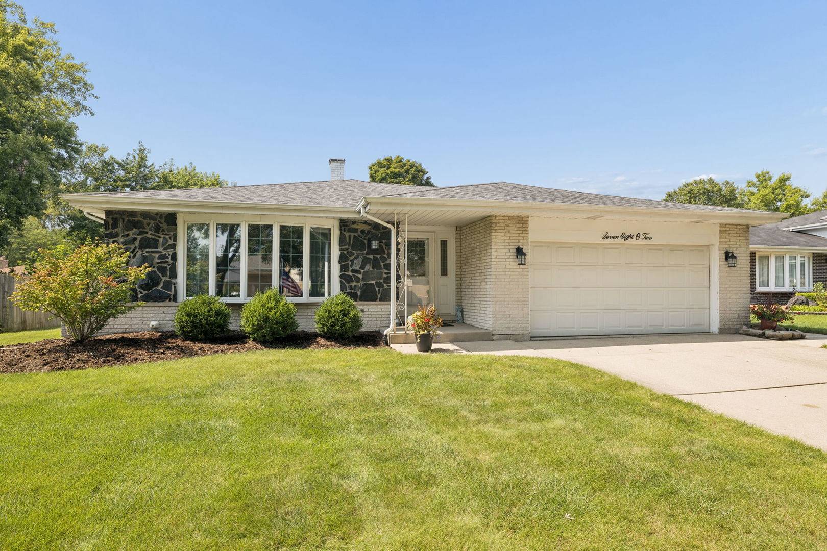 7802 Sawyer RD, Darien, IL 60561