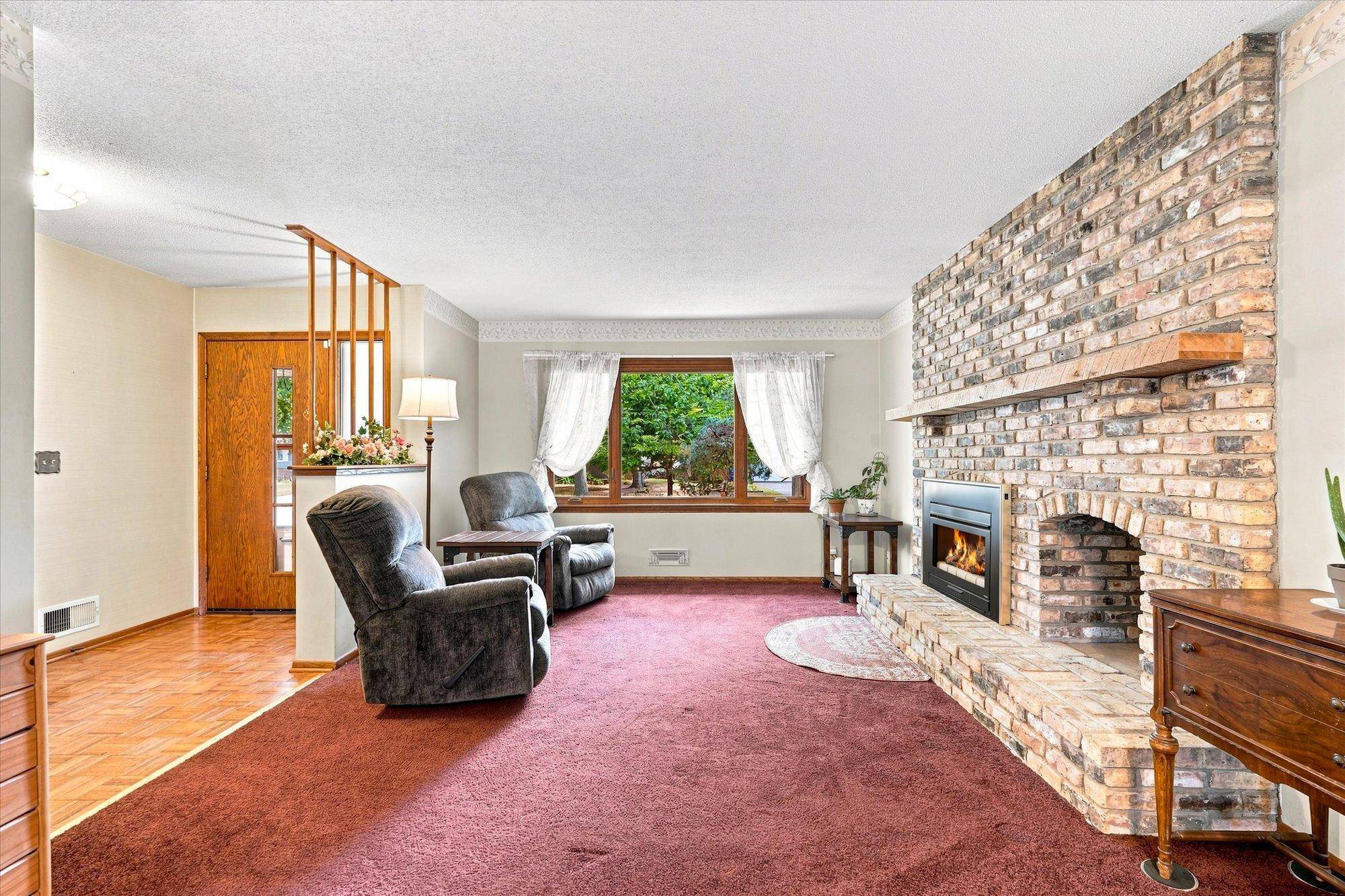7428 Concerto Curve NE, Fridley, MN 55432