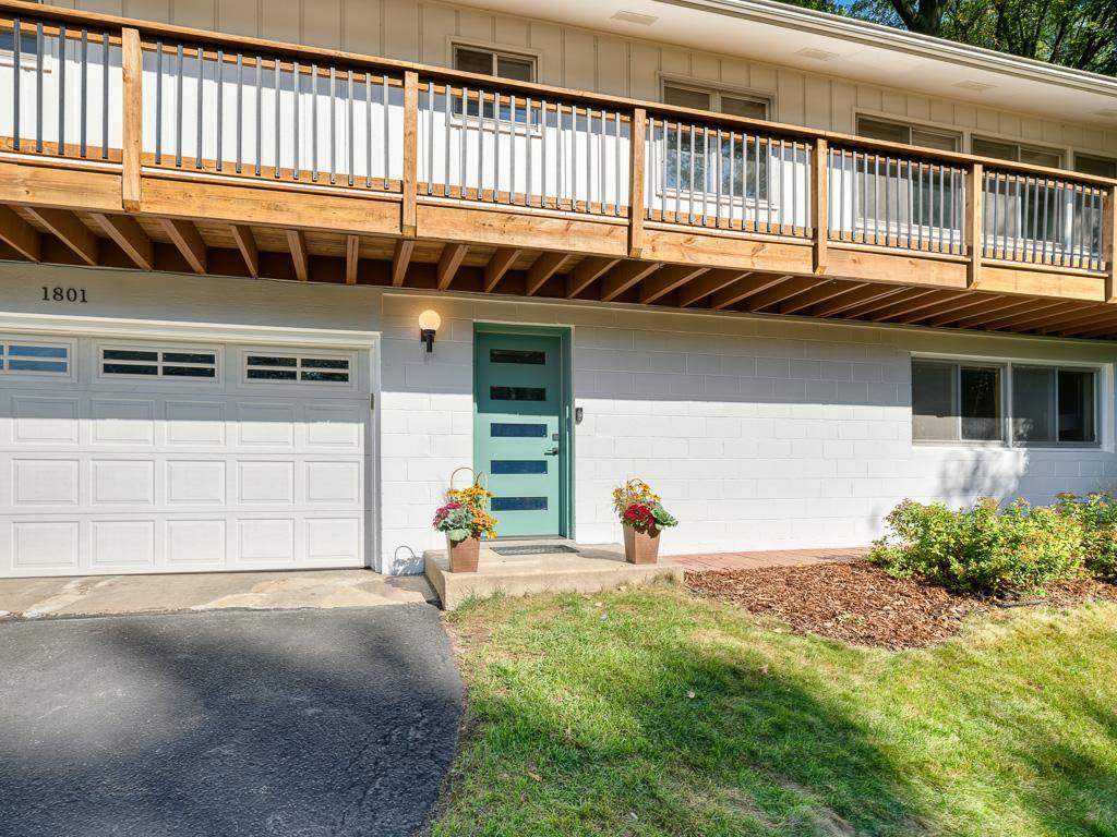 1801 Valley Curve RD, Mendota Heights, MN 55118