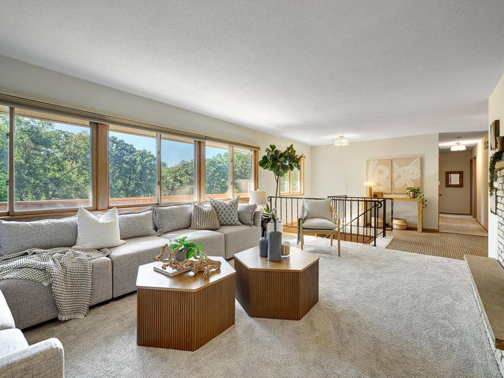 1801 Valley Curve RD, Mendota Heights, MN 55118