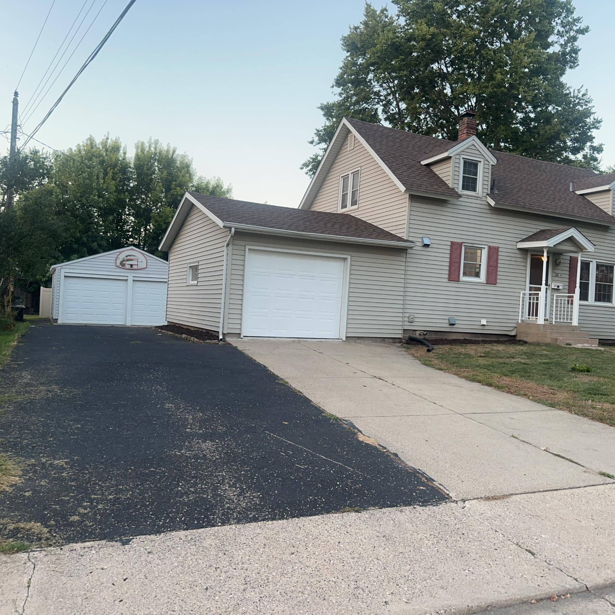 24 W 3rd ST, Waconia, MN 55387