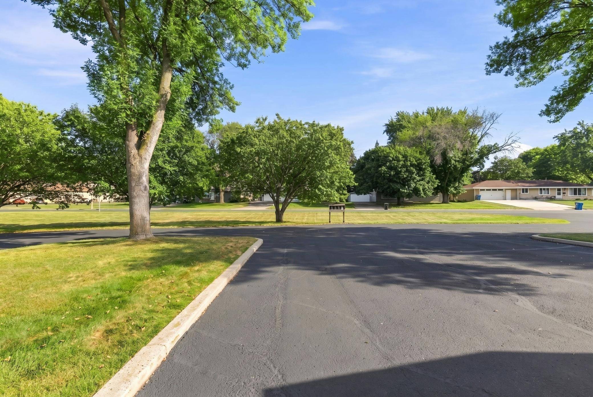 1685 6th AVE W, Shakopee, MN 55379