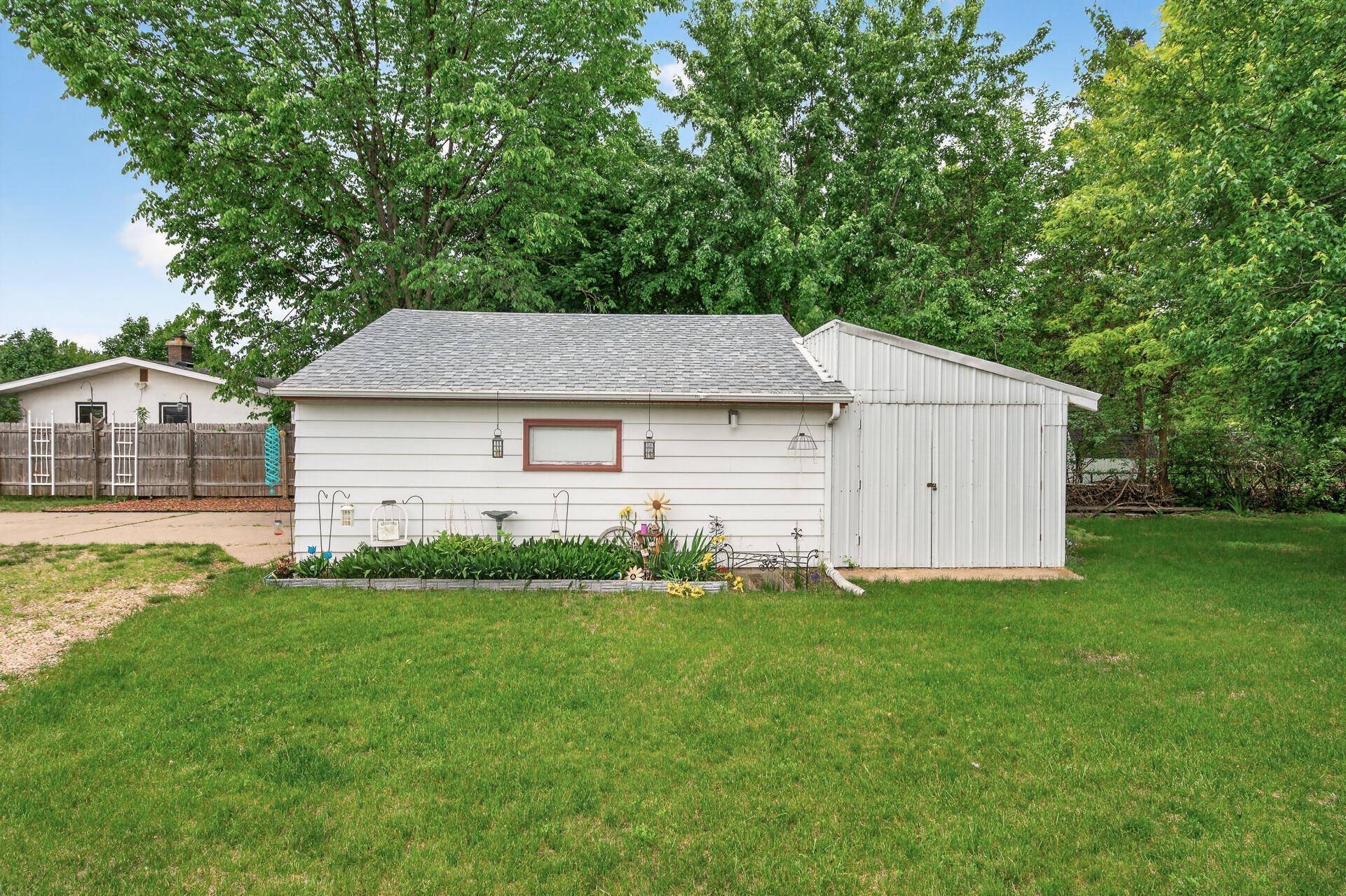 1283 Burke AVE E, Maplewood, MN 55109
