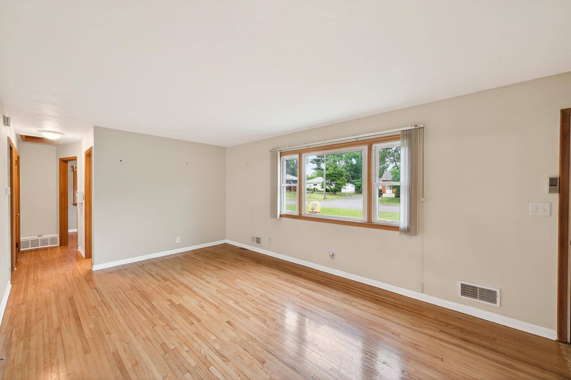 1283 Burke AVE E, Maplewood, MN 55109