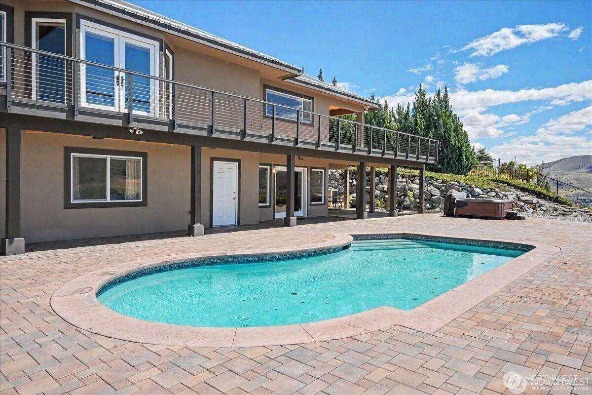 333 Highpoint PL, Chelan, WA 98816
