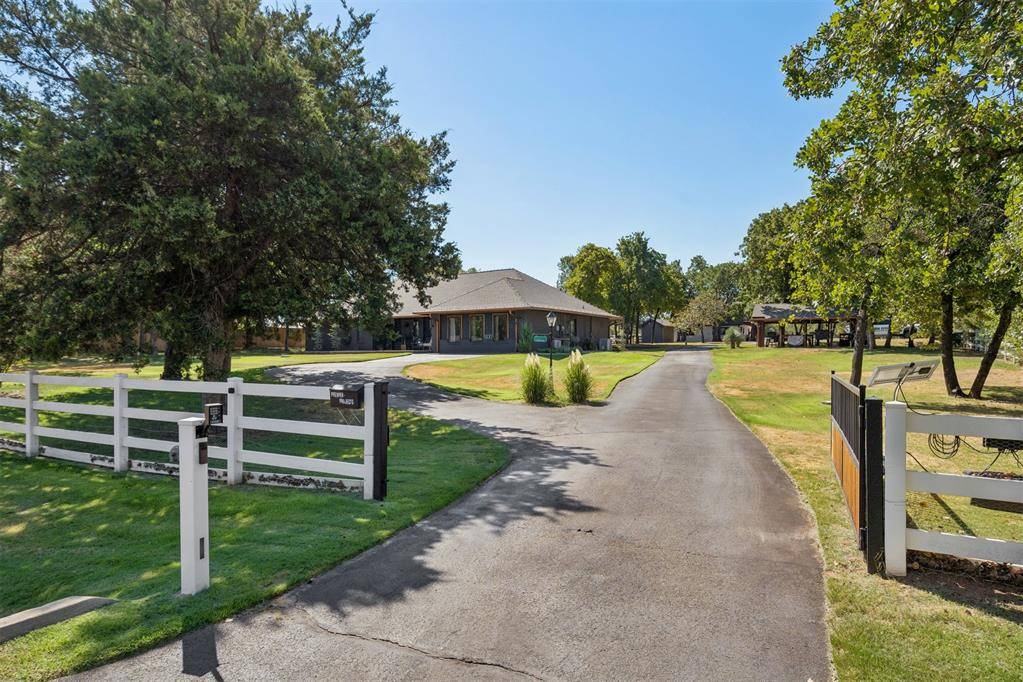 600 Sherwood LN, Edmond, OK 73034