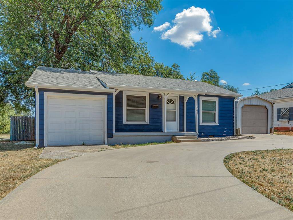 701 S 14th ST, Chickasha, OK 73018