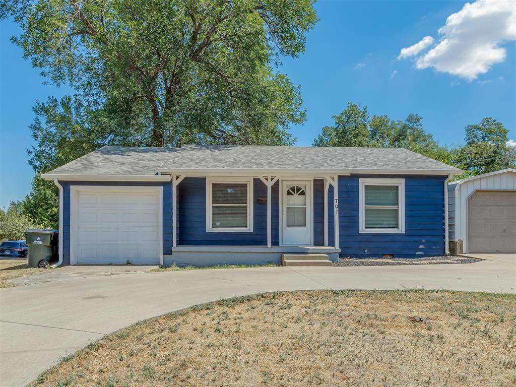 701 S 14th ST, Chickasha, OK 73018