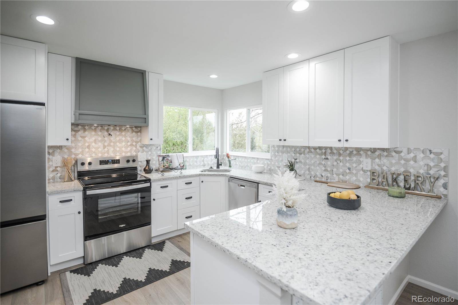 329 Lodgewood LN, Lafayette, CO 80026