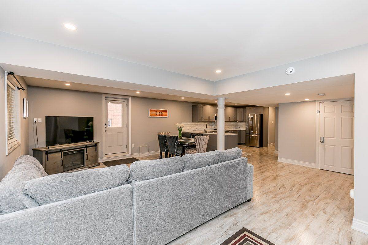 60 Edwards DR #Basement, Barrie, ON L4N 9K8