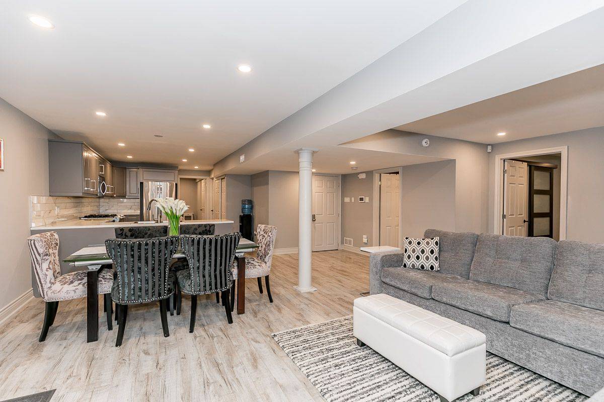 60 Edwards DR #Basement, Barrie, ON L4N 9K8
