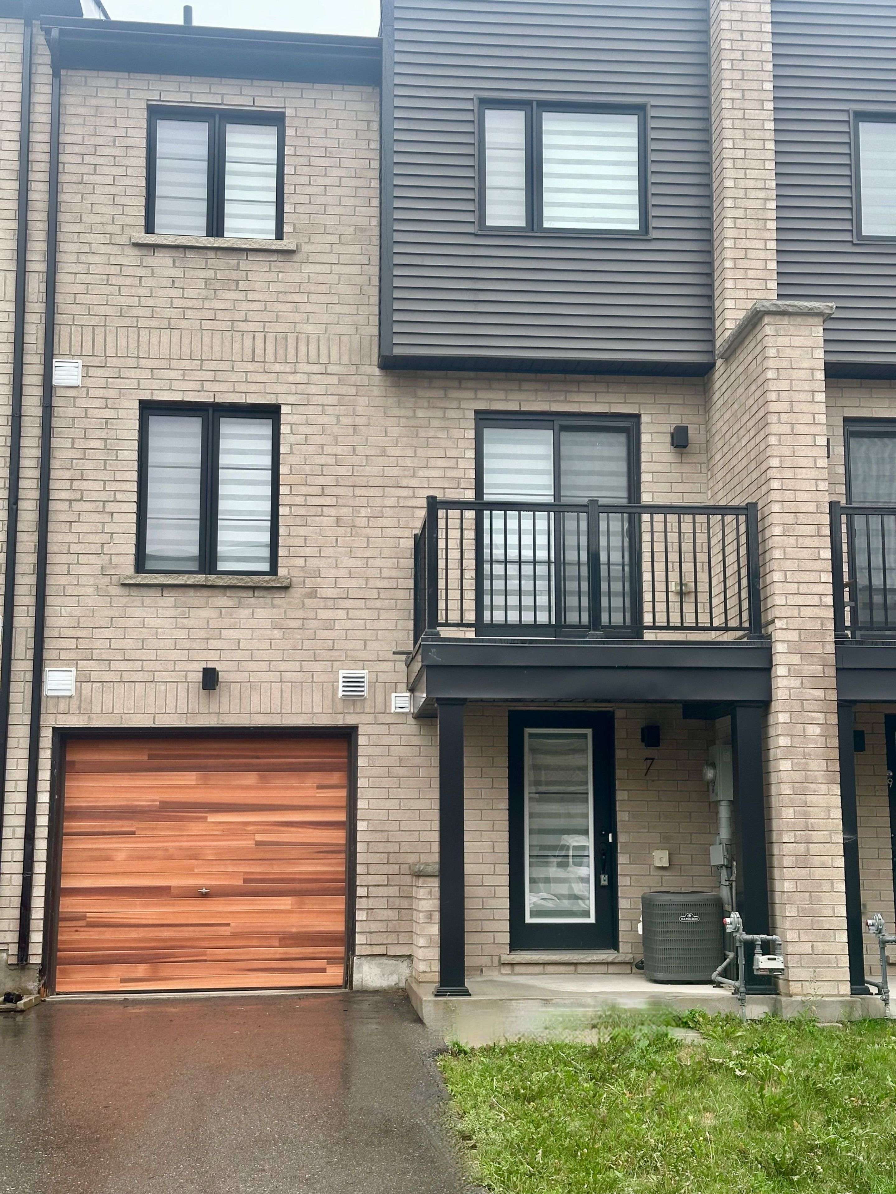 7 Wagon LN, Barrie, ON L9J 0V4