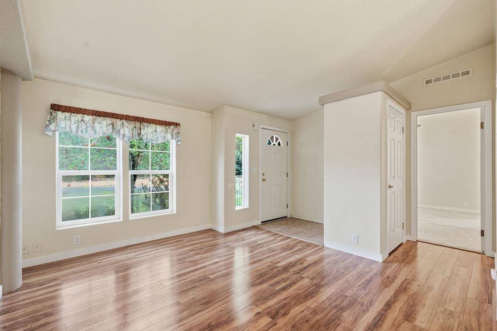 27609 N RIVER ESTATES Rd, Chattaroy, WA 99003