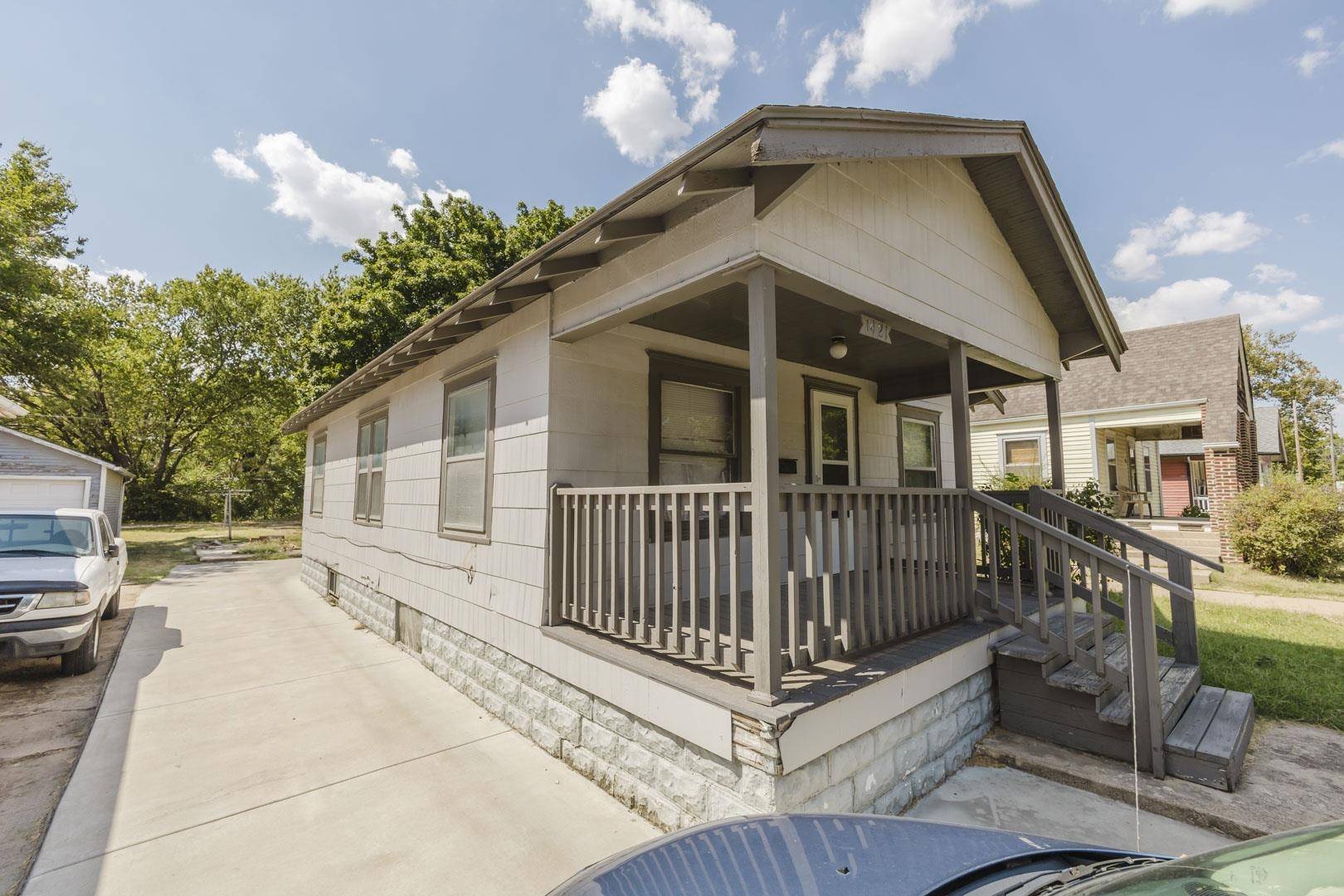 1421 S Hydraulic, Wichita, KS 67211