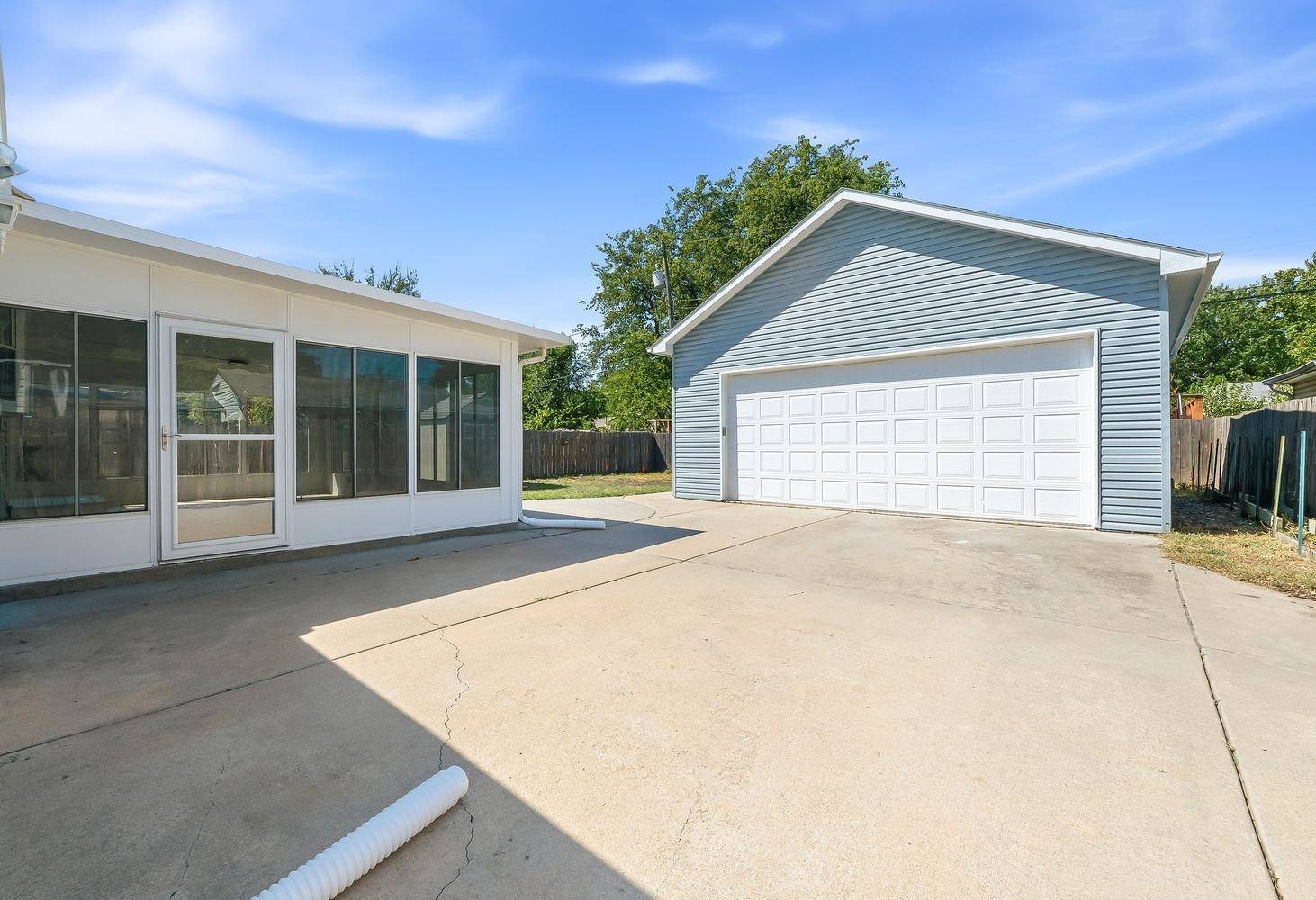 2707 S Greenwood St, Wichita, KS 67216