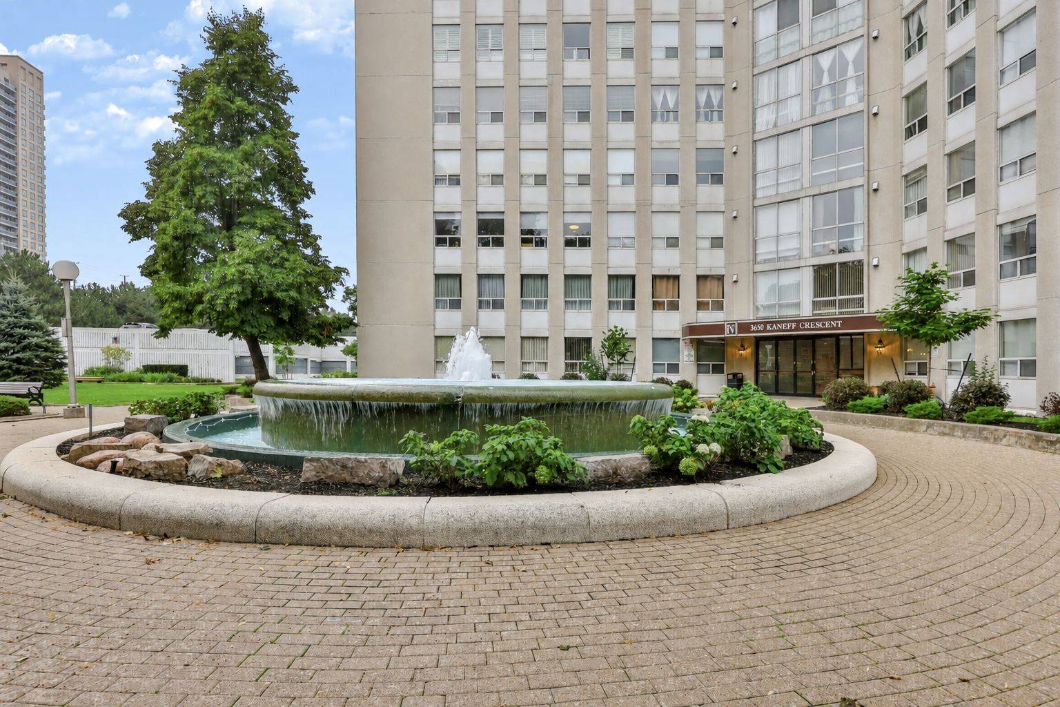 3650 Kaneff CRES #2801, Mississauga, ON L5A 4A1