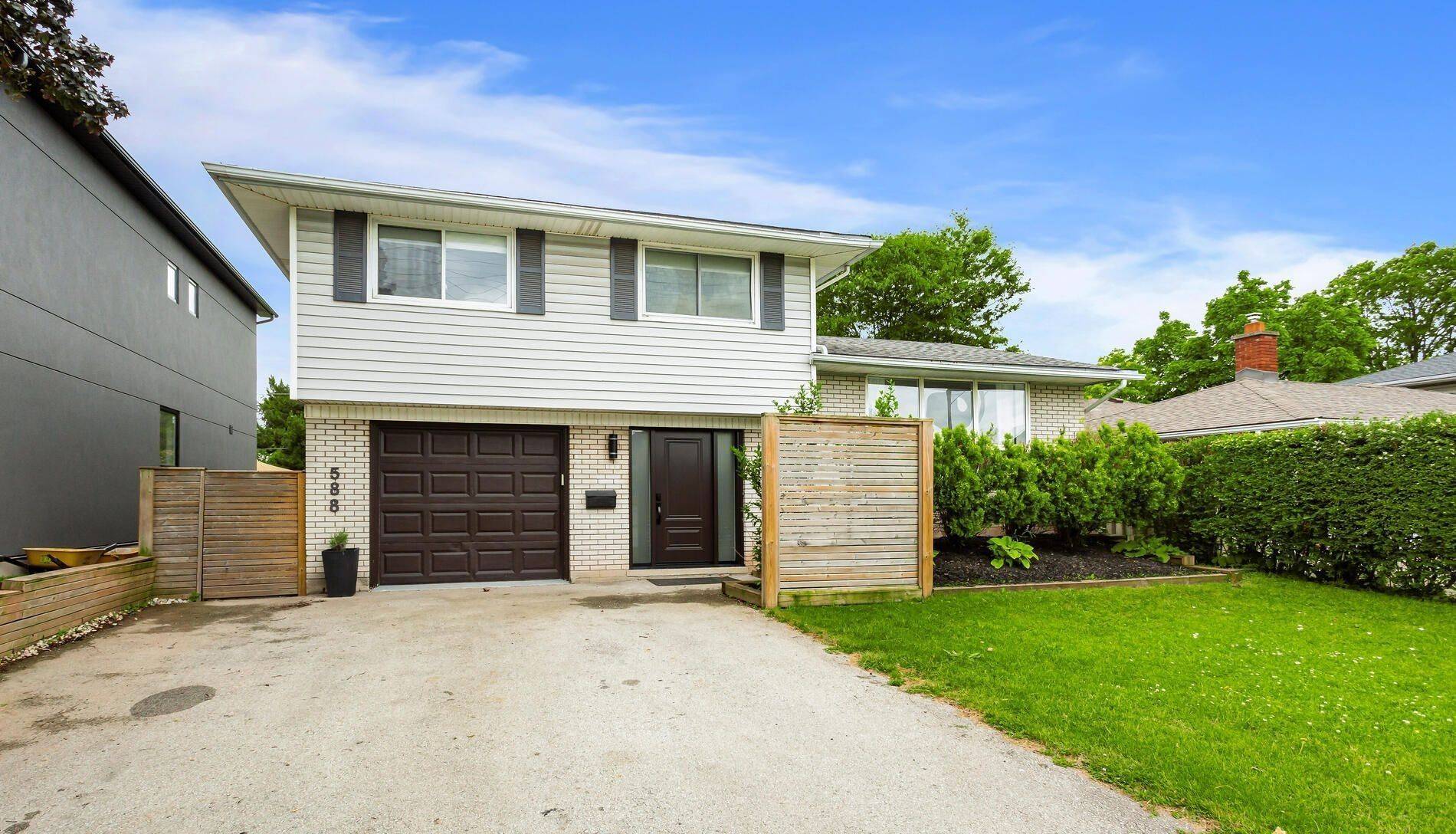 588 Walkers Line, Burlington, ON L7N 2E5