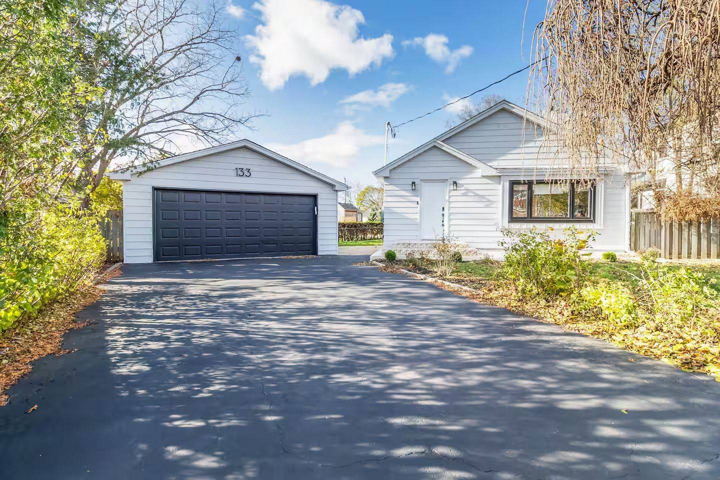 133 Inglewood DR, Oakville, ON L6K 1W8