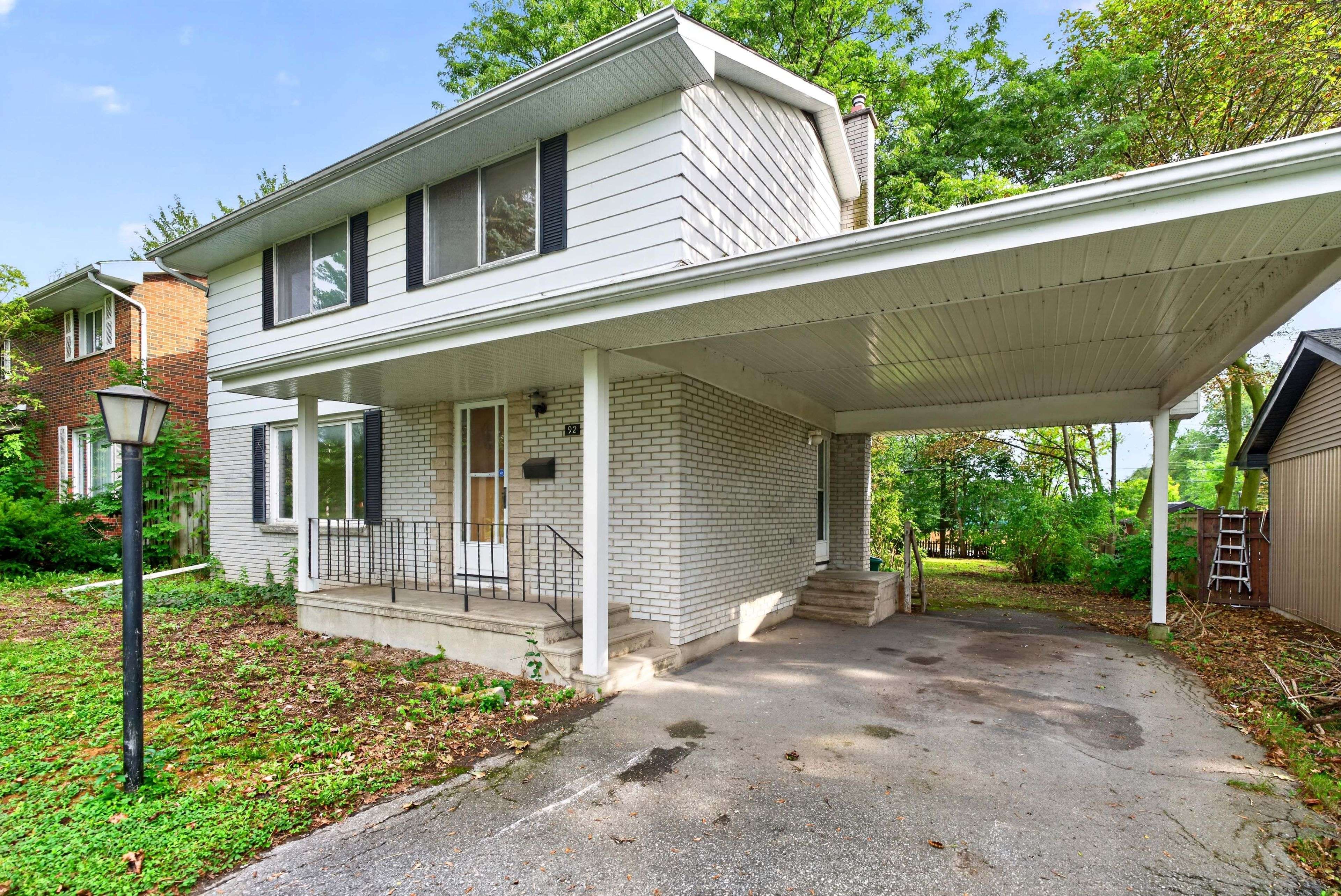 92 Cliff CRES, Kingston, ON K7M 1A8