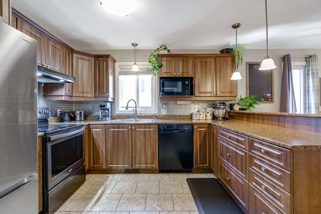 46 Sunset BLVD, Cornwall, ON K6H 7M3
