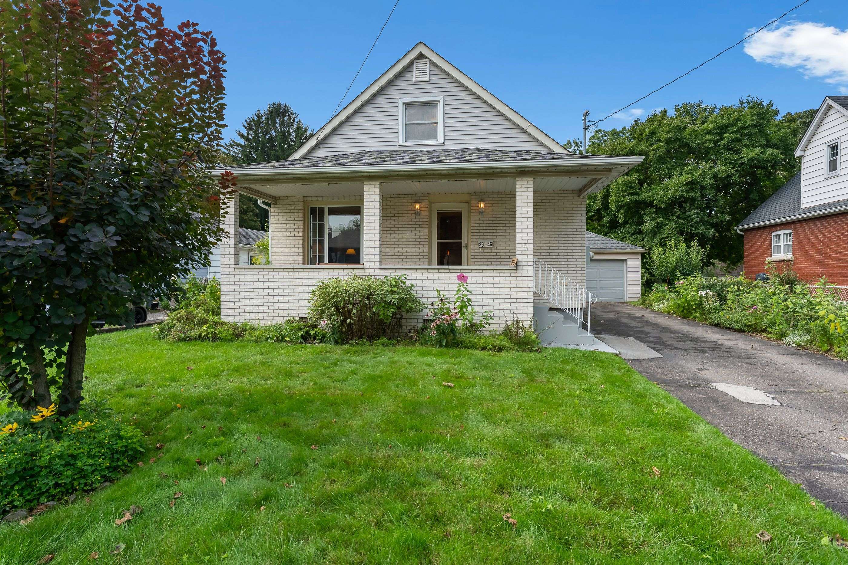 3945 St Peter AVE, Niagara Falls, ON L2J 2N9