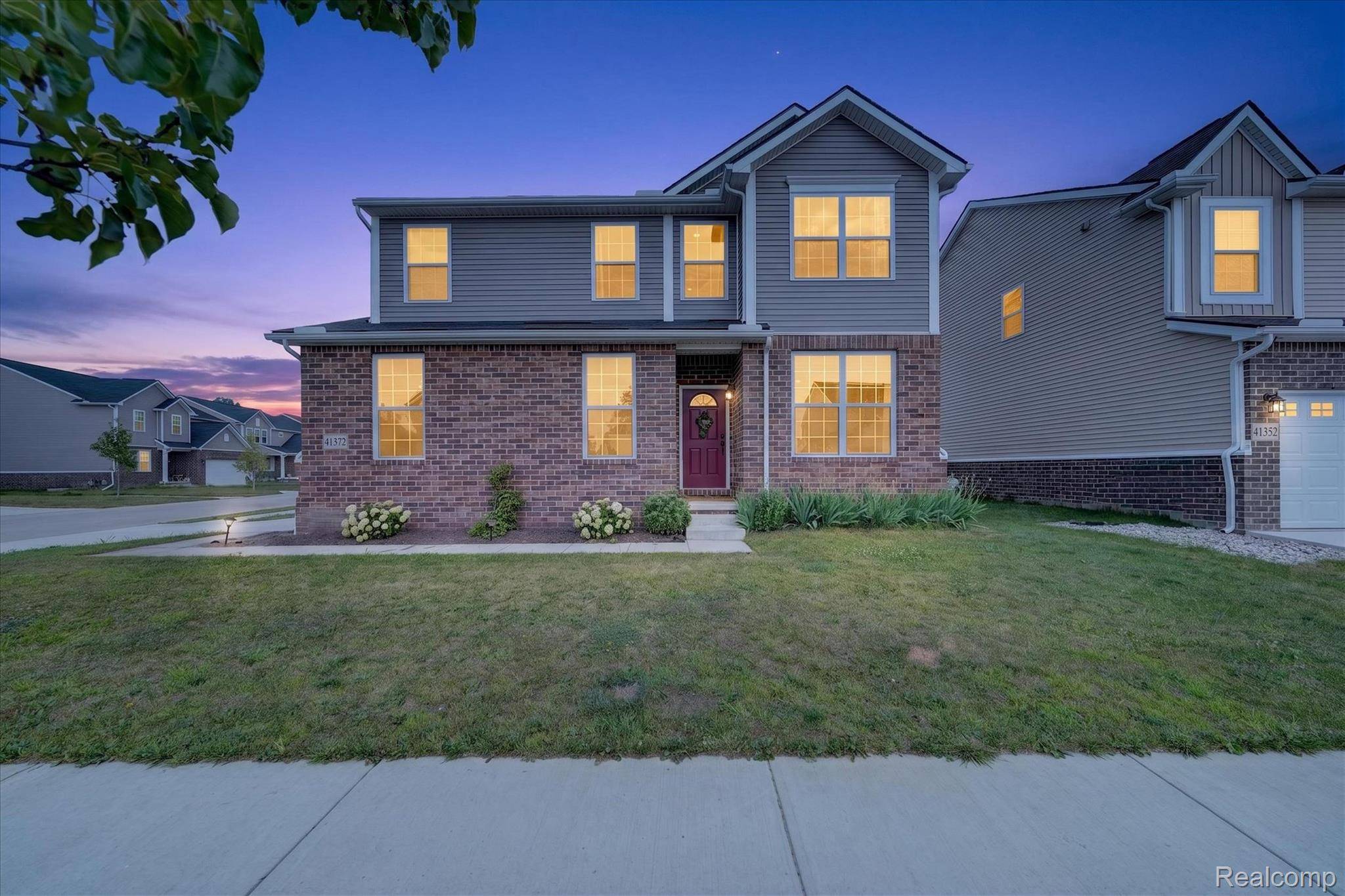 41372 Snowdon DR, Clinton Charter Township, MI 48038