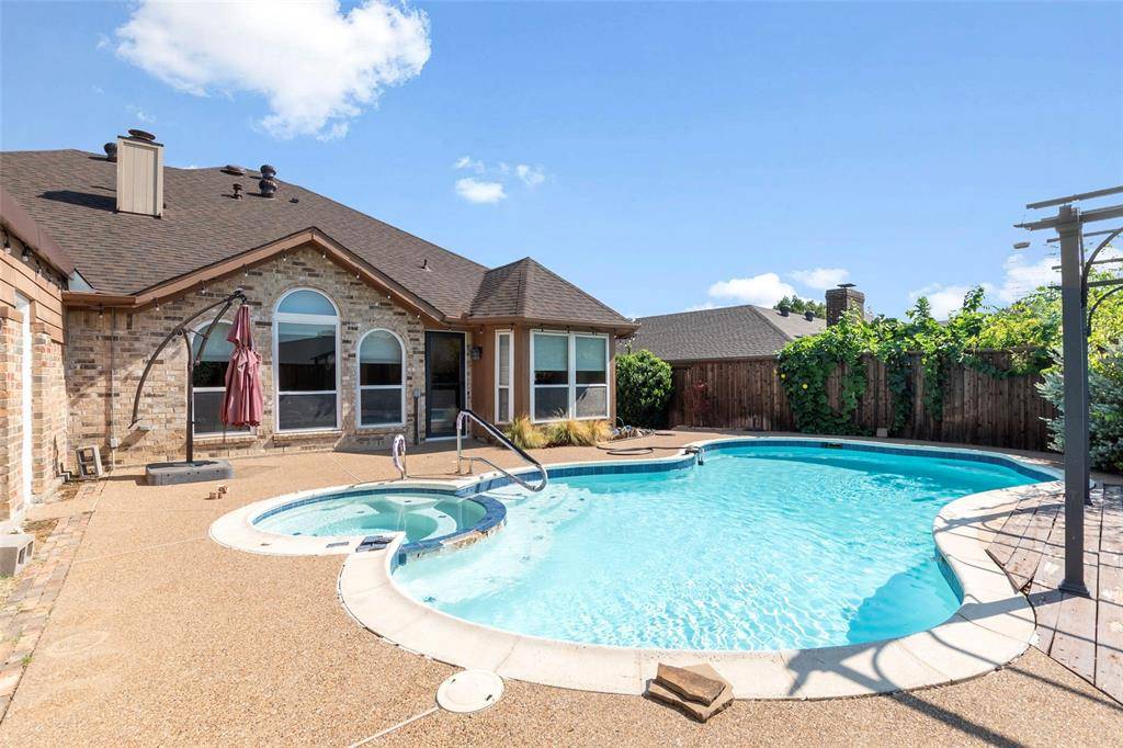 622 Meadowcrest Drive, Highland Village, TX 75077