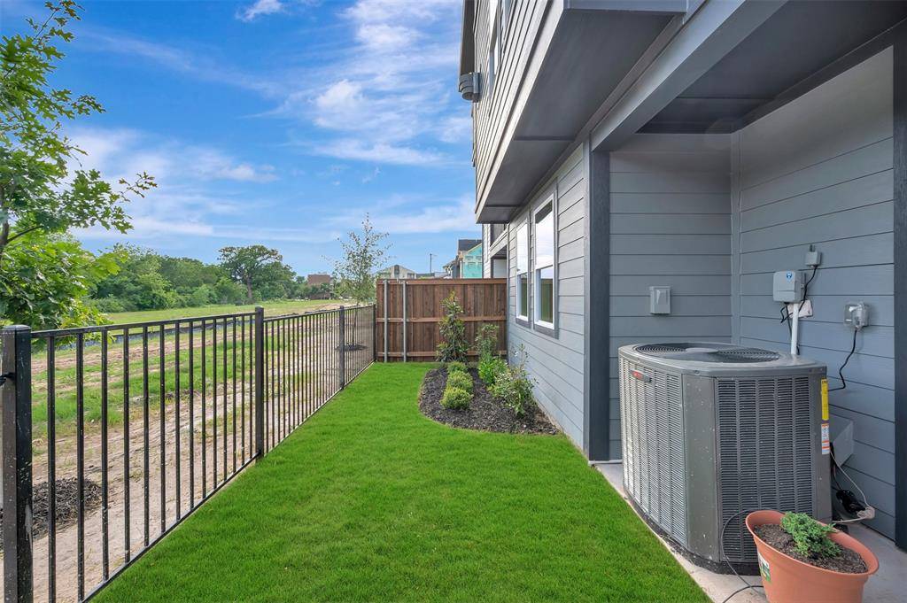 5825 Water Bridge Lane, Fort Worth, TX 76109