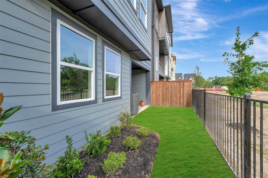 5825 Water Bridge Lane, Fort Worth, TX 76109