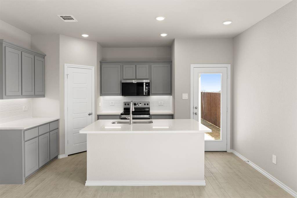 8224 Kingfisher Road, Aubrey, TX 76227