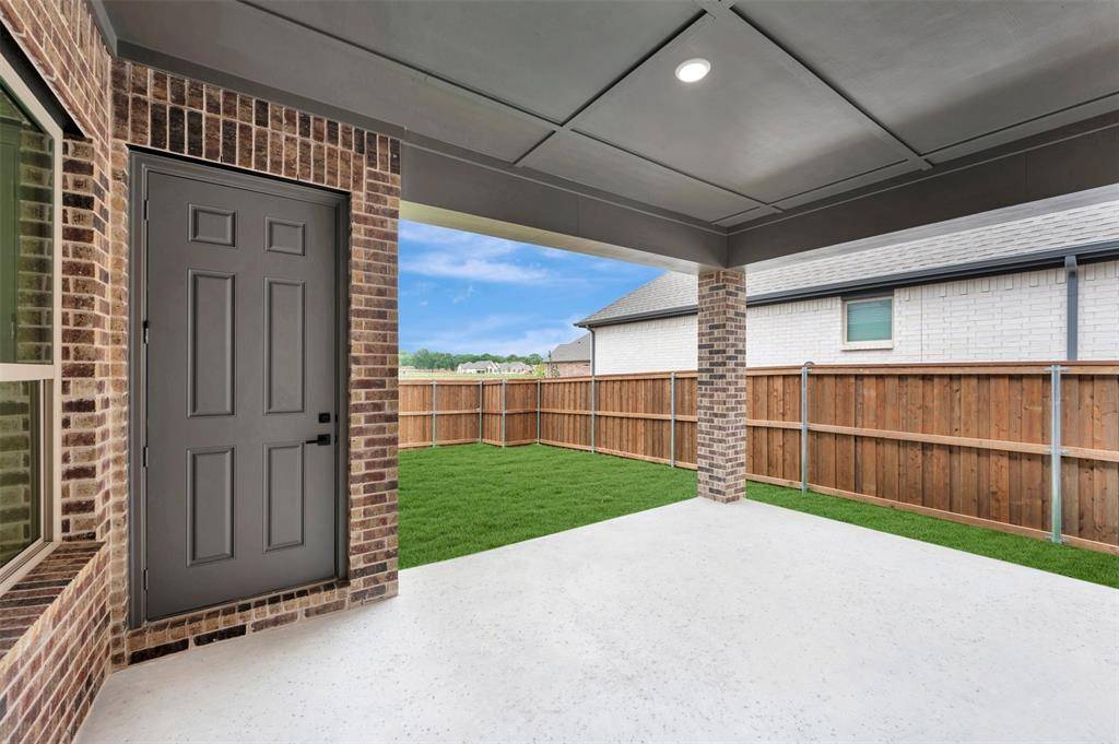 2085 Emerald Grove Drive, Arlington, TX 76005