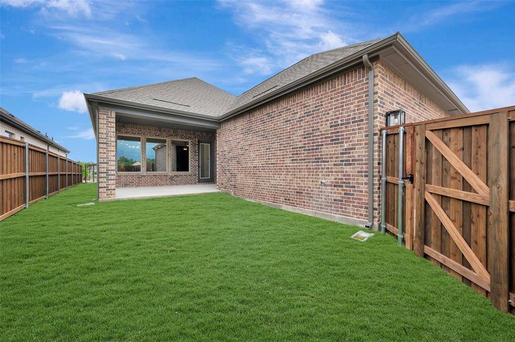 2085 Emerald Grove Drive, Arlington, TX 76005