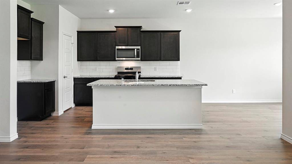 2047 Liberty Crossing Avenue, Royse City, TX 75189