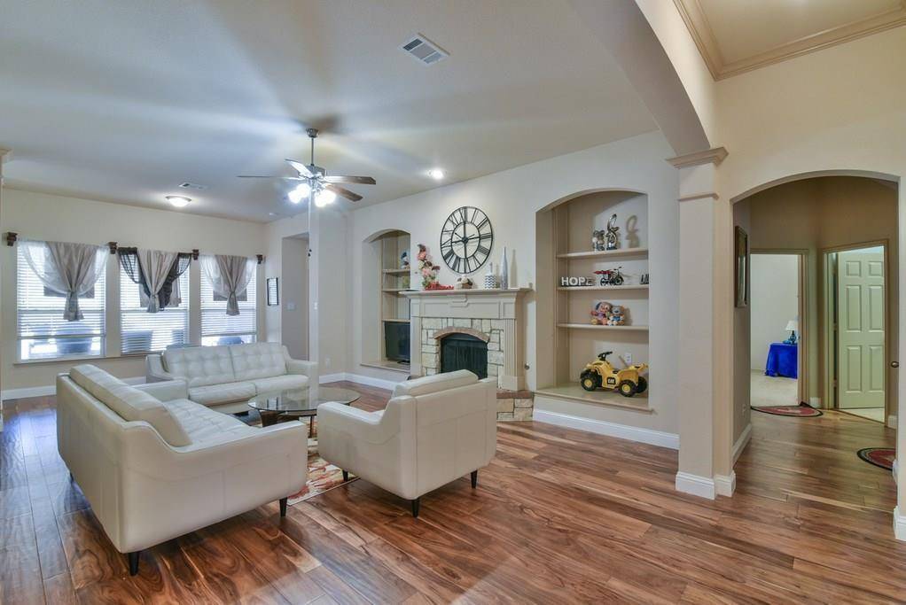 2705 Fox Creek Trail, Arlington, TX 76017