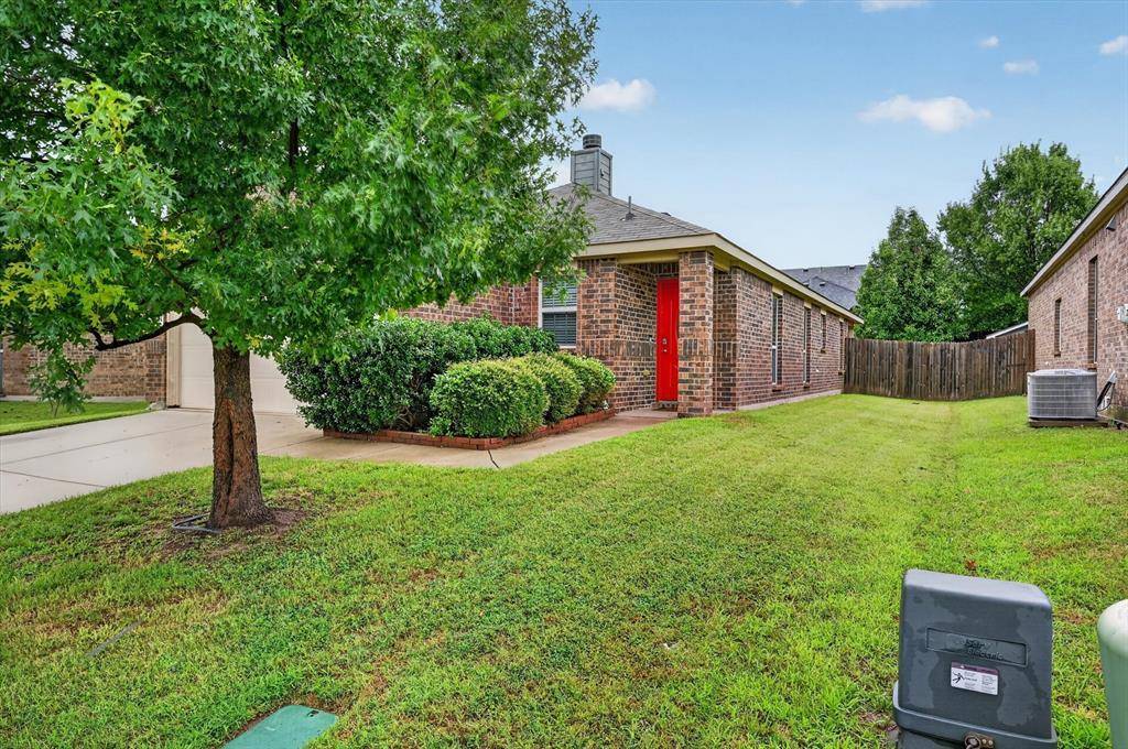 1325 Cheyenne Drive, Aubrey, TX 76227