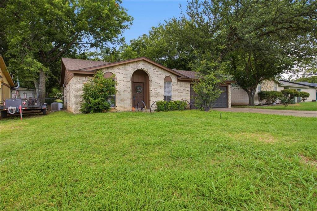 701 N Douglas Avenue, Cleburne, TX 76033