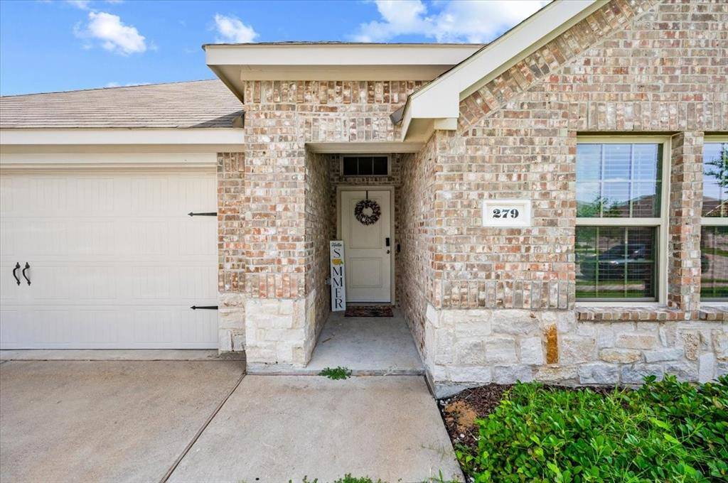 279 Thoroughbred Street, Waxahachie, TX 75165