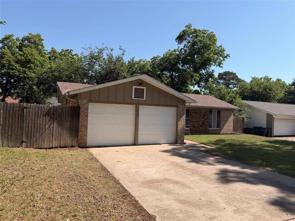 7425 Van Natta Lane, Fort Worth, TX 76112