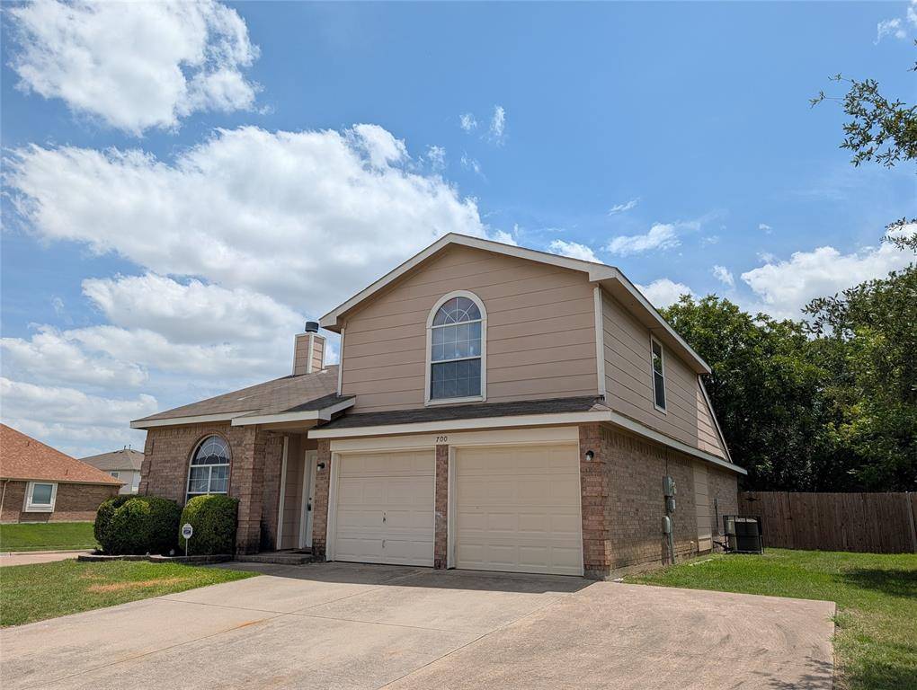 700 Flamingo Drive, Saginaw, TX 76131