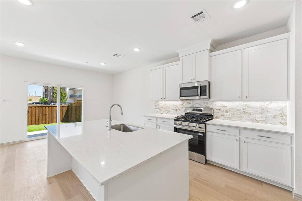 3724 Pierce Lane, Grand Prairie, TX 75052
